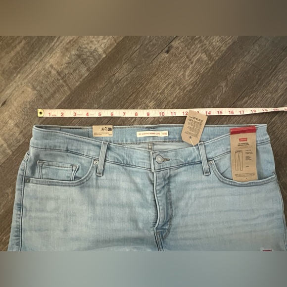 Levi's Plus Size Levi's 311 Shaping Capris-Size 18W - Picture 6 of 9